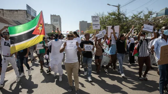 conflitos-em-mocambique-policia-dispensa-protestos-eleitorais